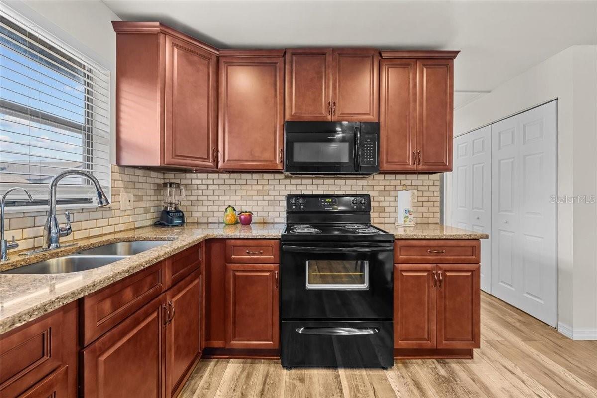 BREEZEWAY VILLAS CONDO TWNHS - Residential