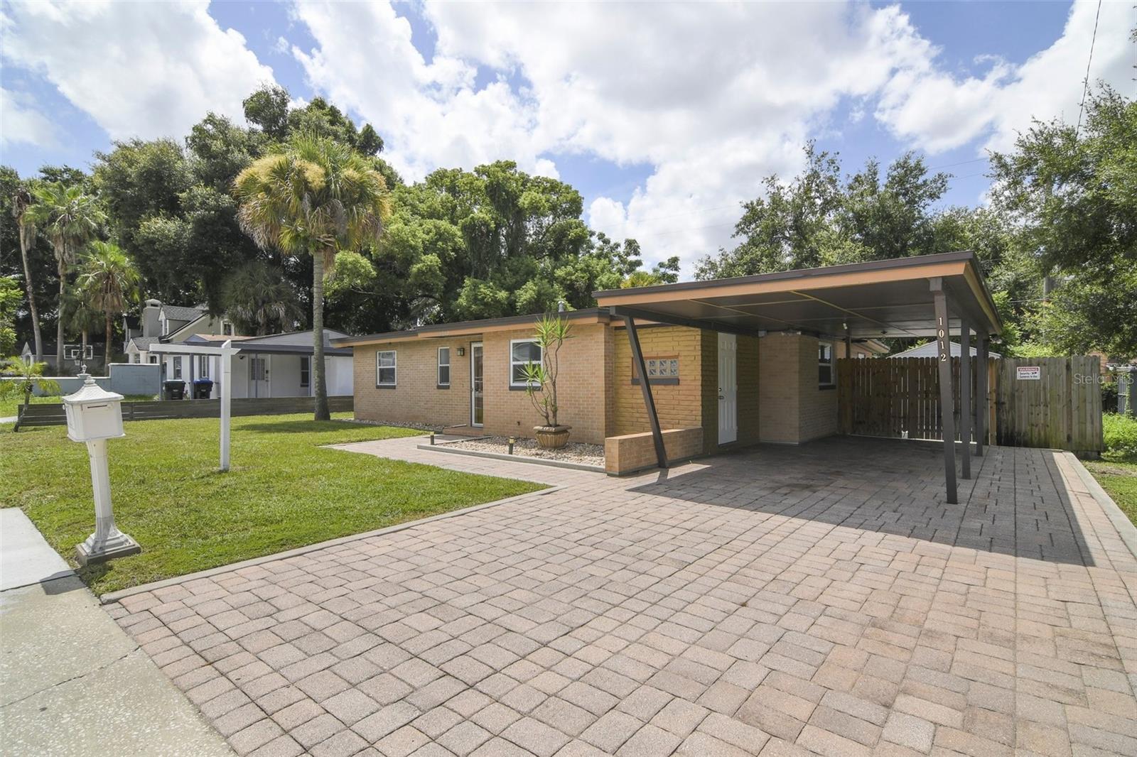 1012 W FAIRBANKS AVENUE