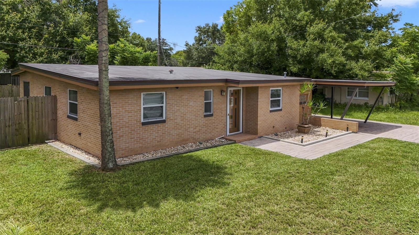 1012 W FAIRBANKS AVENUE