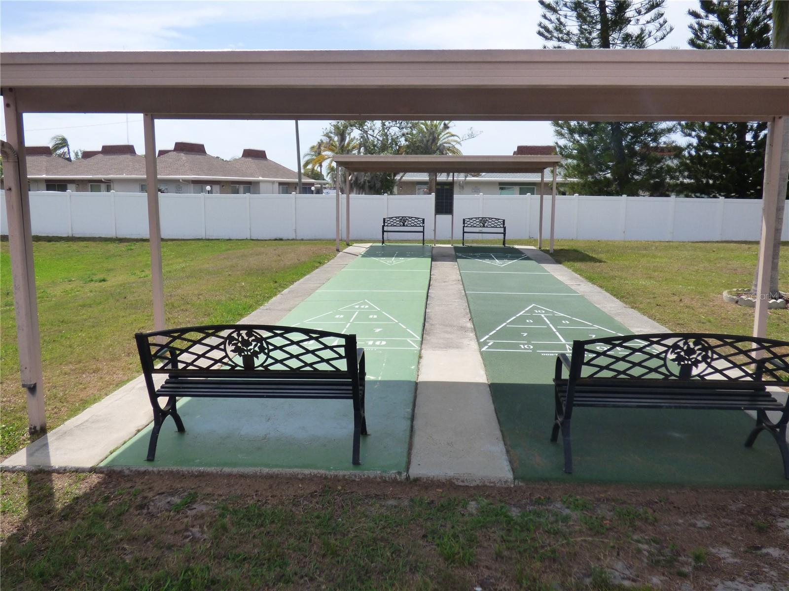 PINEWOOD VILLAS - Residential