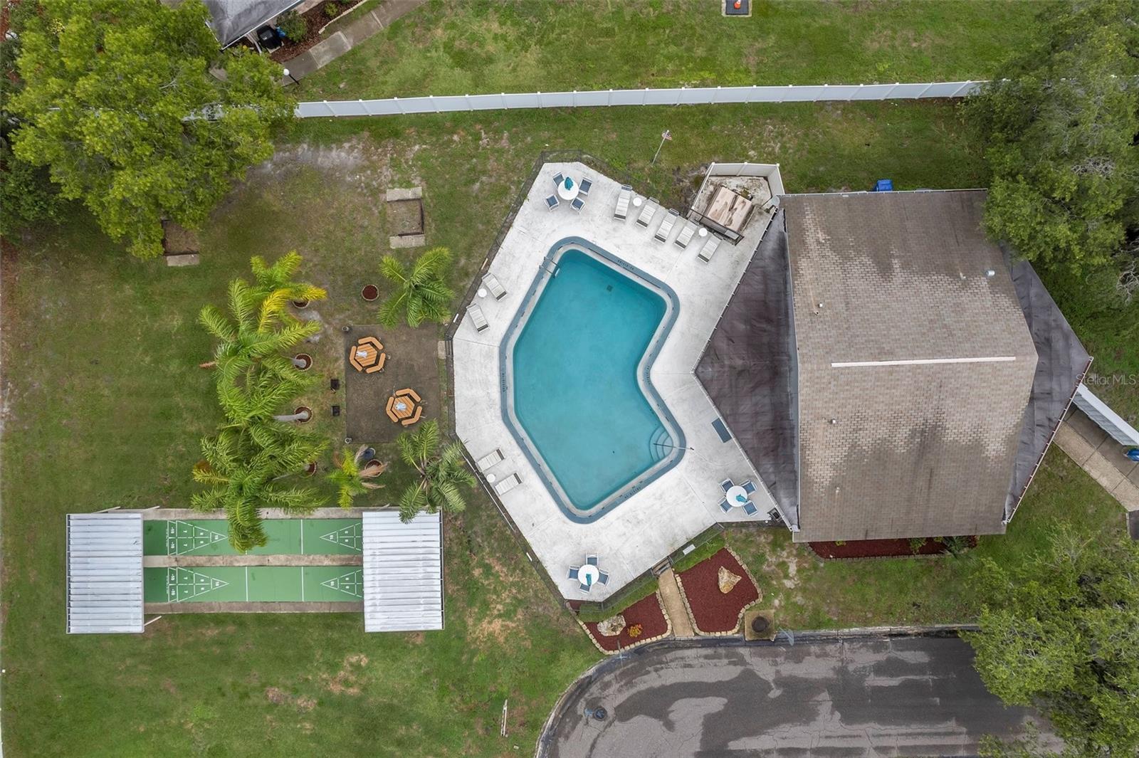 PINEWOOD VILLAS - Residential