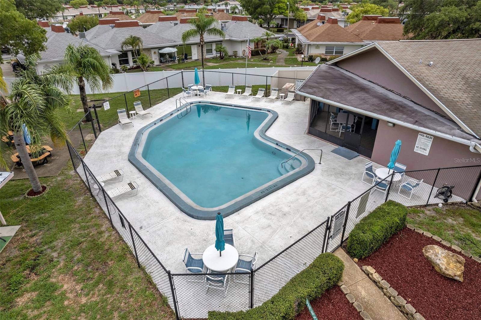 PINEWOOD VILLAS - Residential