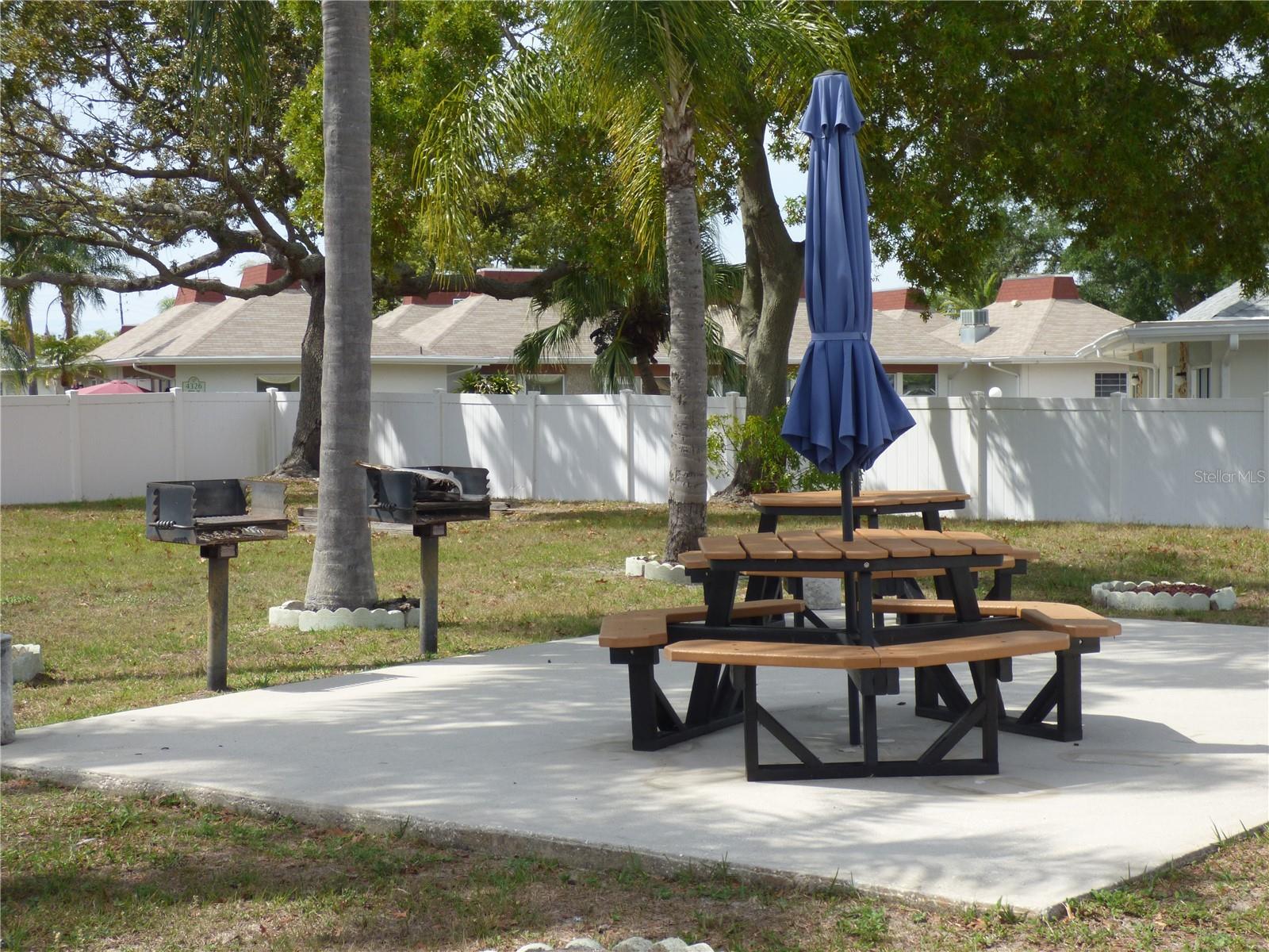 PINEWOOD VILLAS - Residential