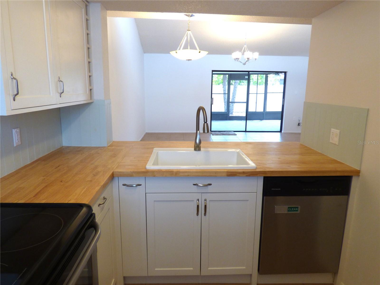 PINEWOOD VILLAS - Residential