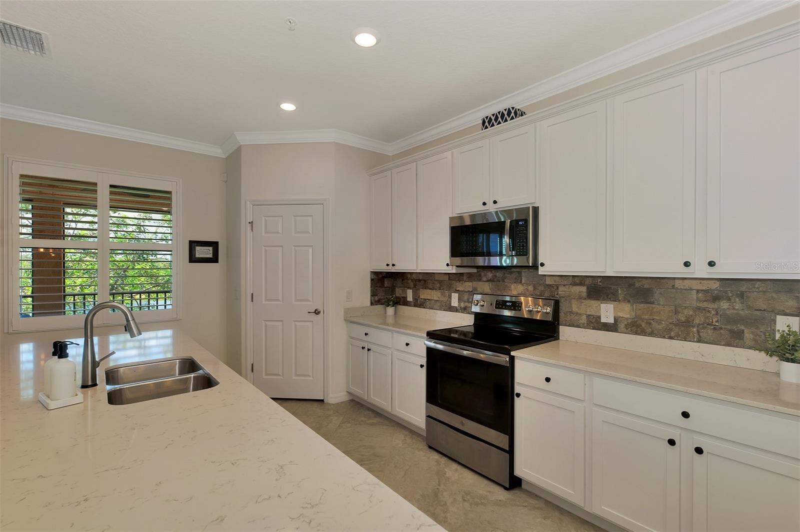 SARASOTA NATIONAL - Residential