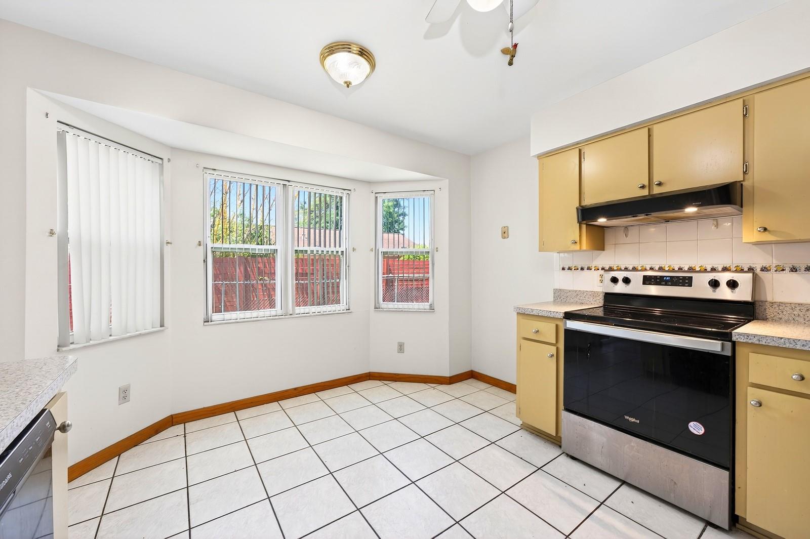 BVL UNIT 11 3RD ADD - Residential