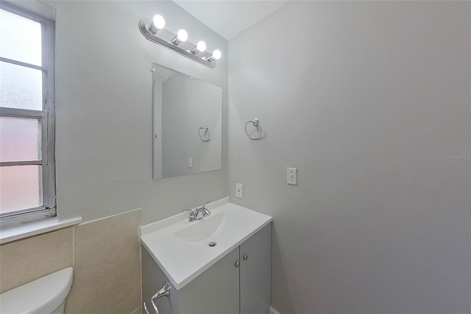 COLUMBIA CIRCLE - Residential Lease