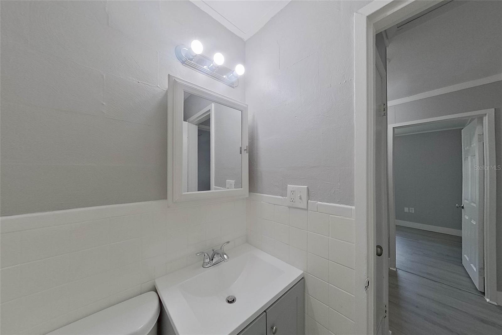 COLUMBIA CIRCLE - Residential Lease