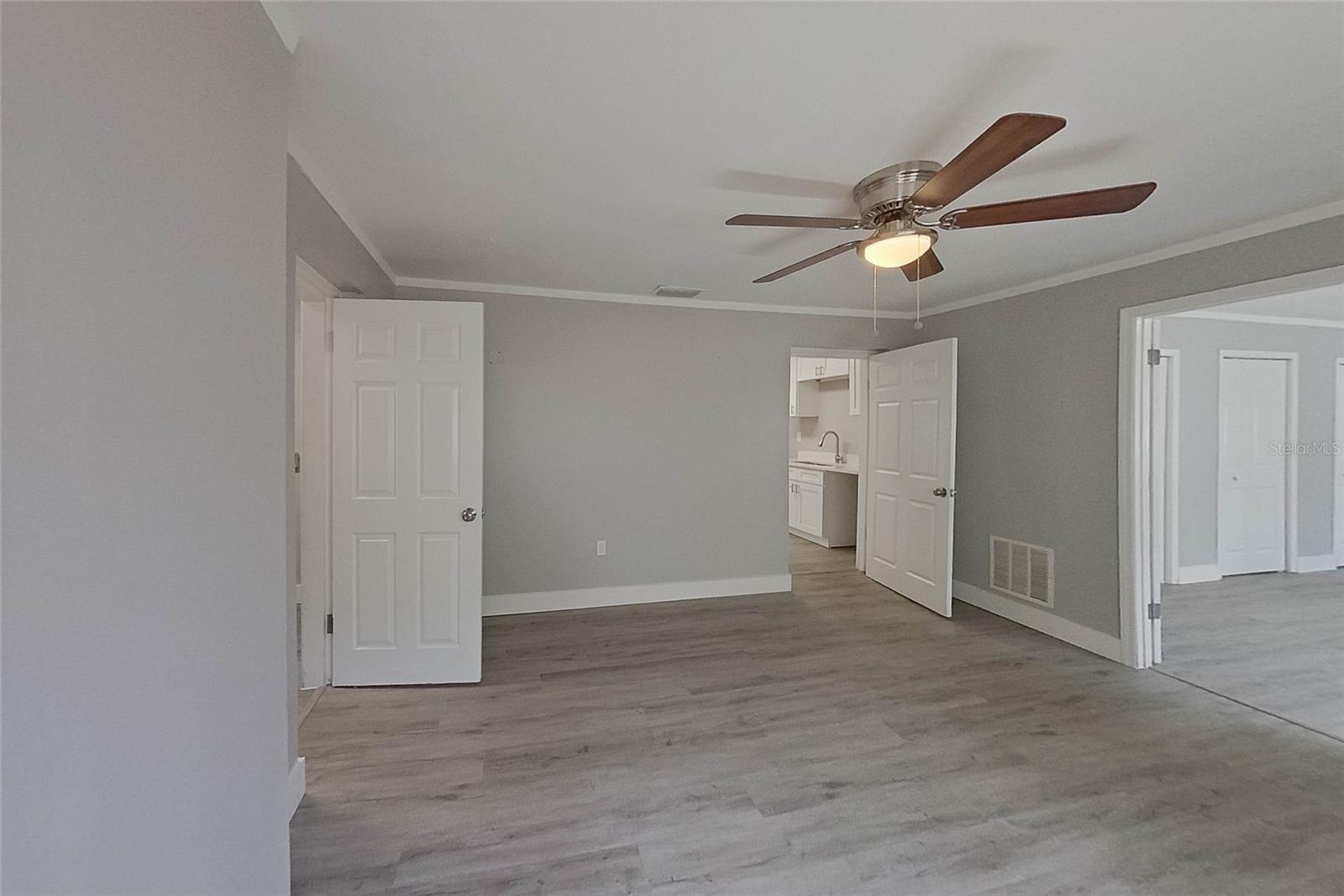 COLUMBIA CIRCLE - Residential Lease