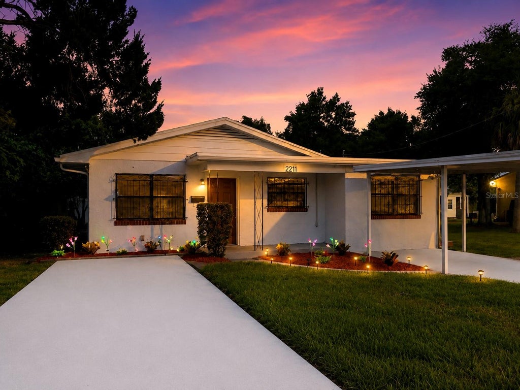 Photo of 2211 Mallory Avenue, Tampa, FL 33605 (MLS # TB8526455)