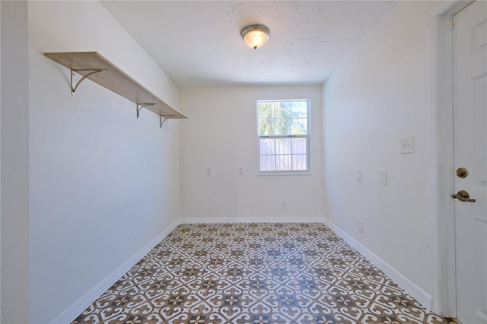 PALM LAKES - Residential