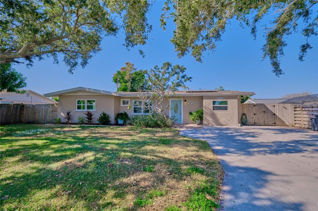 Photo of 6220 Murdock Avenue, Sarasota, FL 34231 (MLS # A4673039)