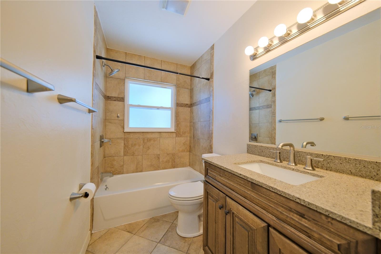 PALM LAKES - Residential