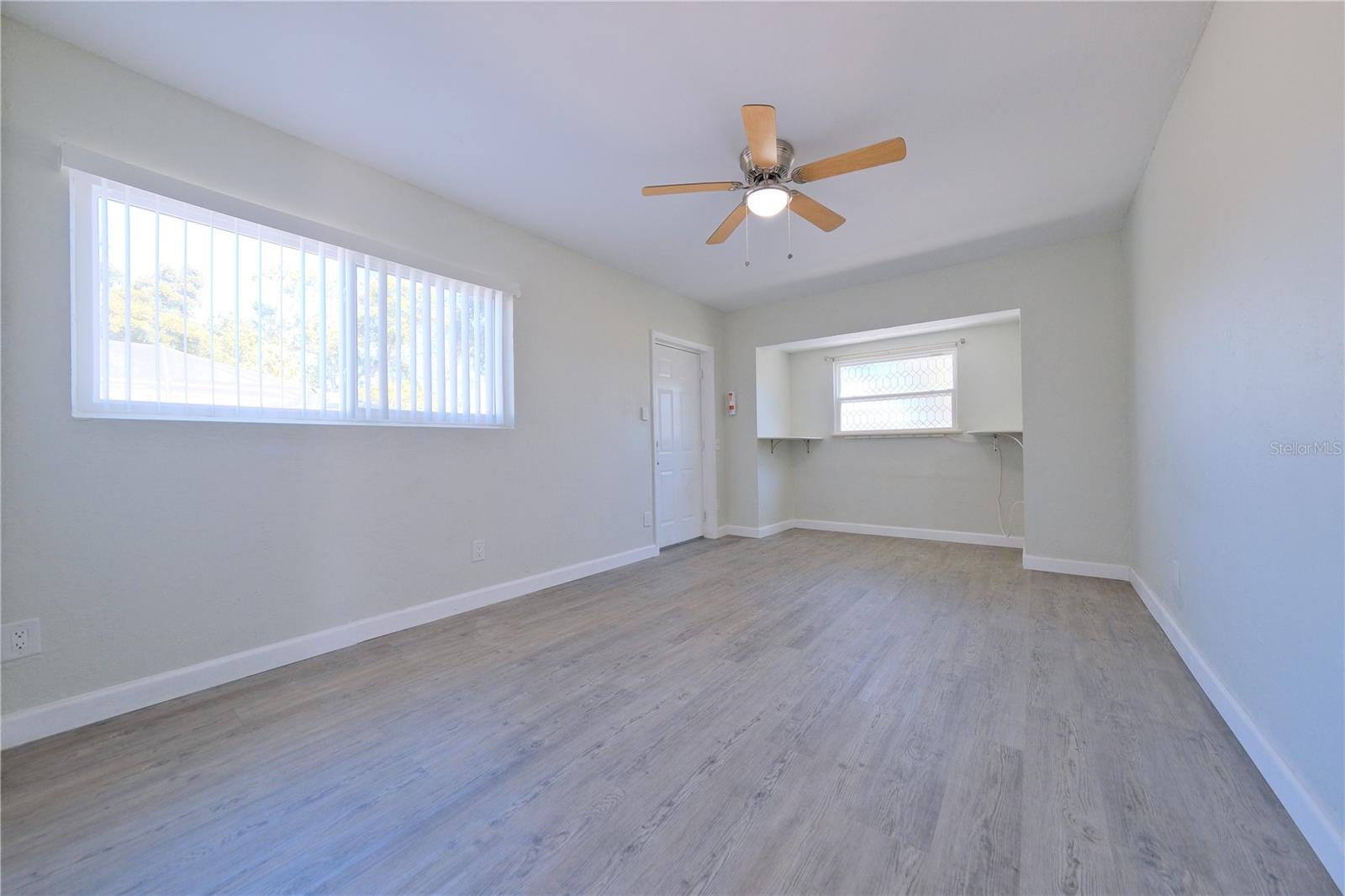 PALM LAKES - Residential