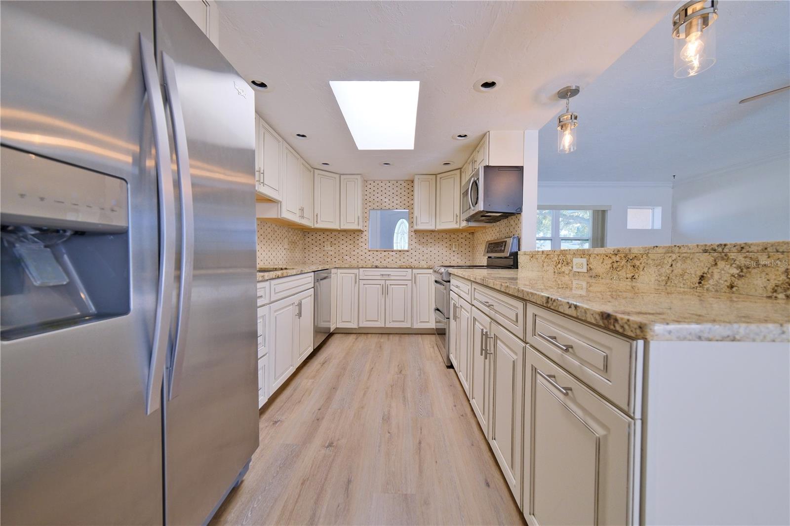 PALM LAKES - Residential