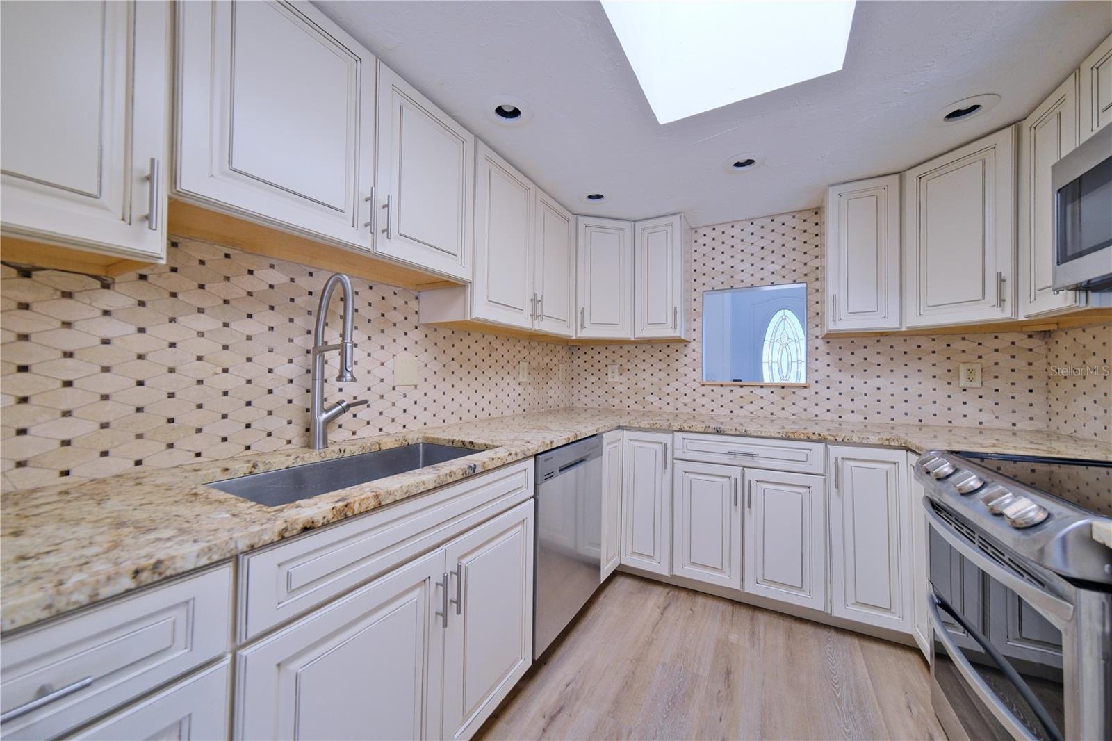 PALM LAKES - Residential