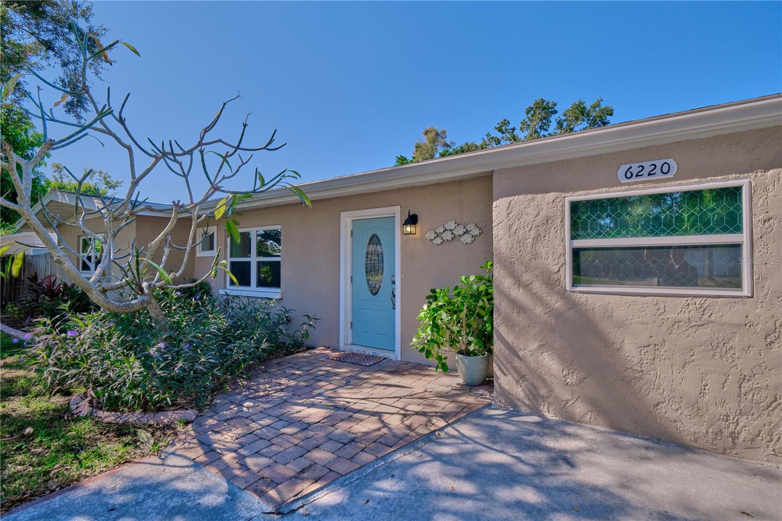 PALM LAKES - Residential