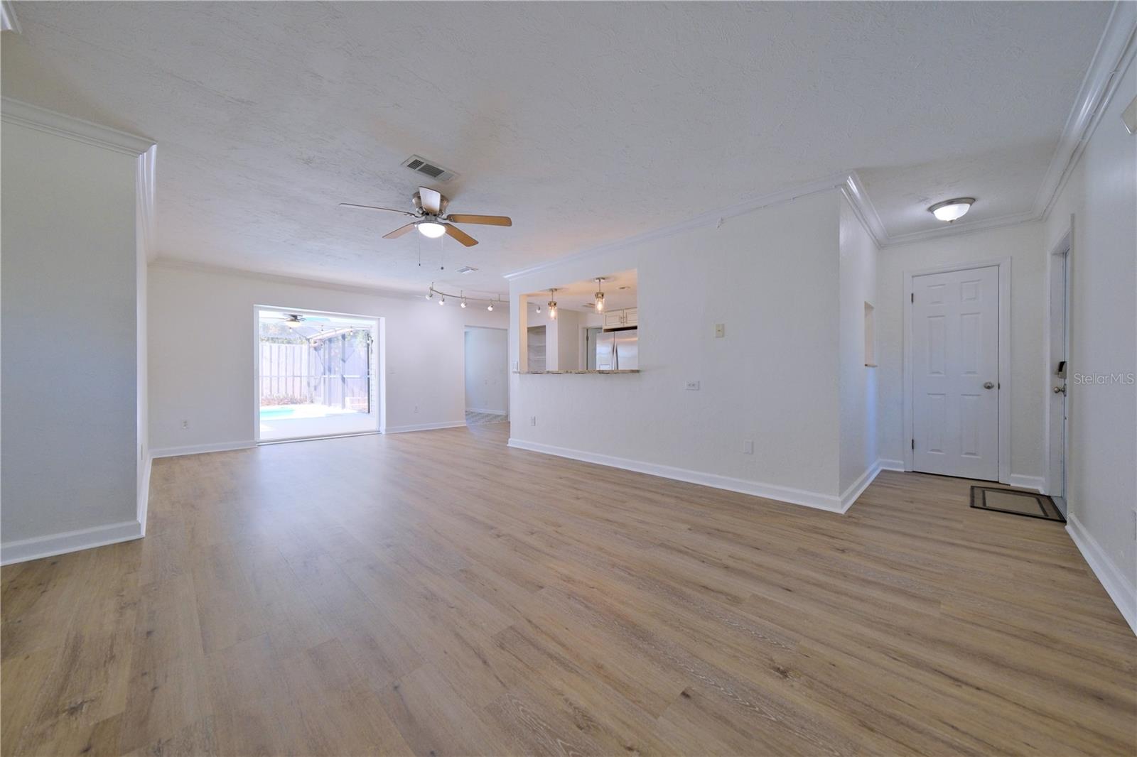 PALM LAKES - Residential