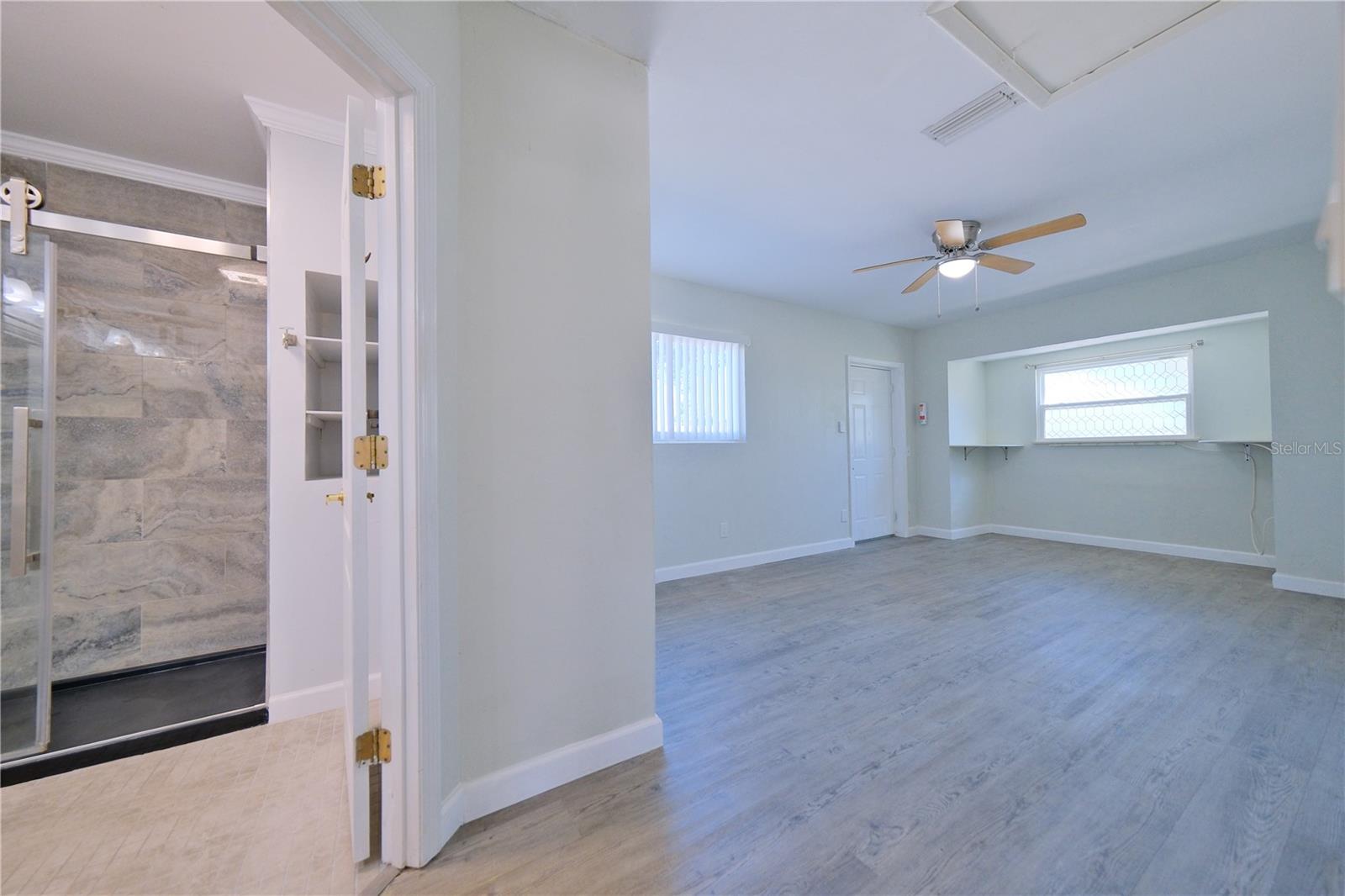 PALM LAKES - Residential