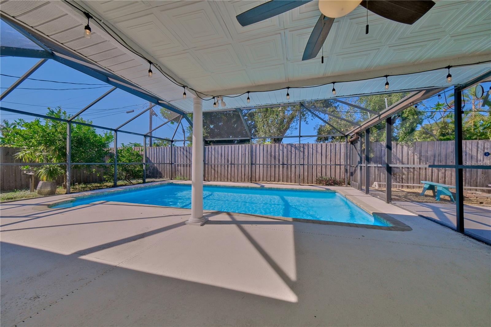 PALM LAKES - Residential