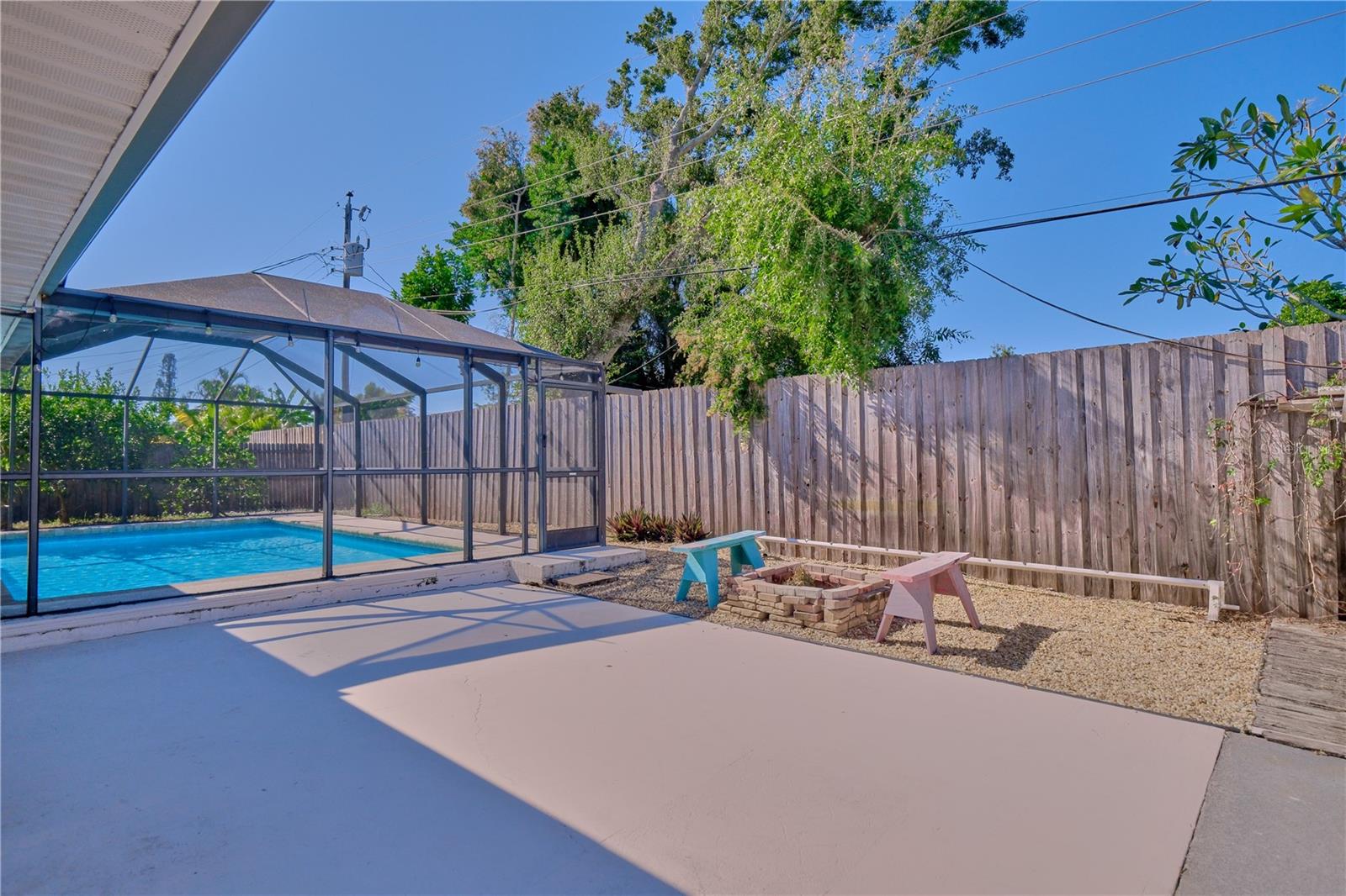 PALM LAKES - Residential