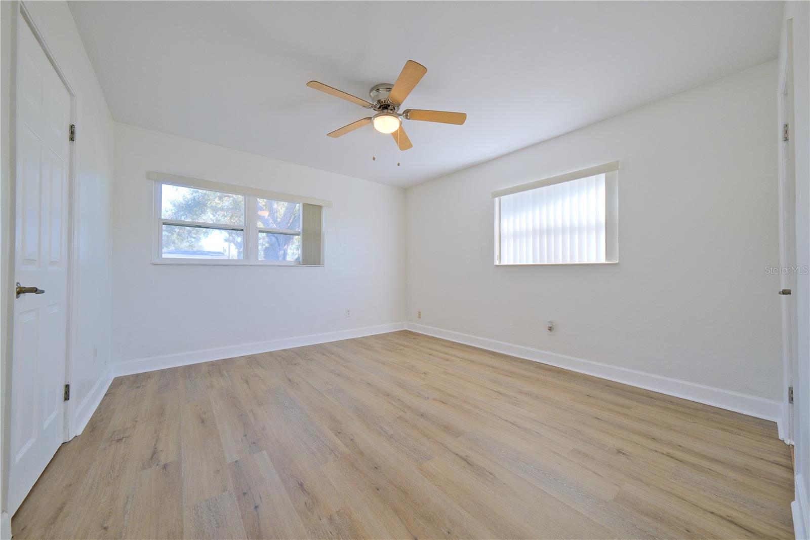 PALM LAKES - Residential