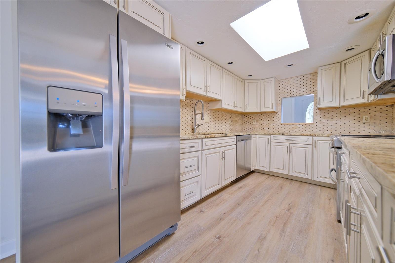 PALM LAKES - Residential