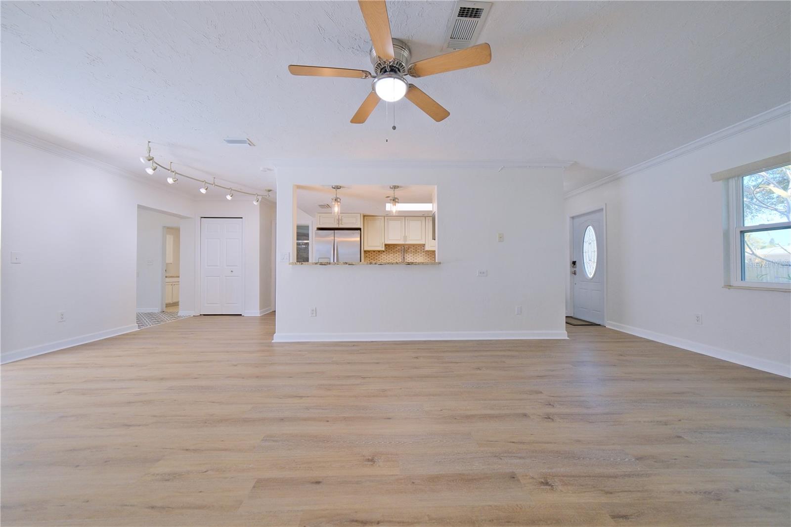 PALM LAKES - Residential