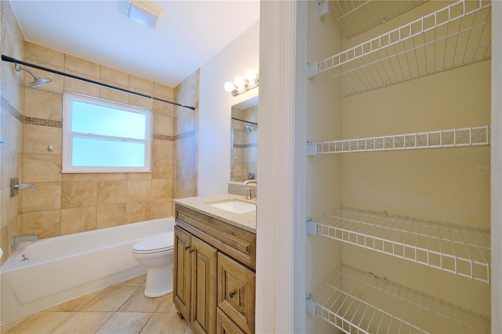 PALM LAKES - Residential