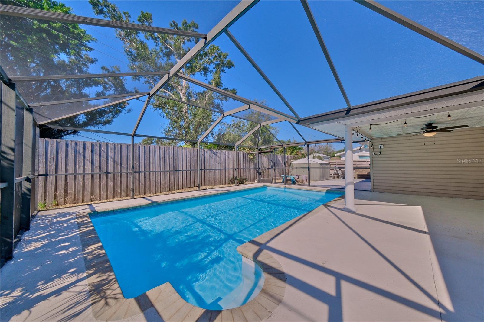 PALM LAKES - Residential