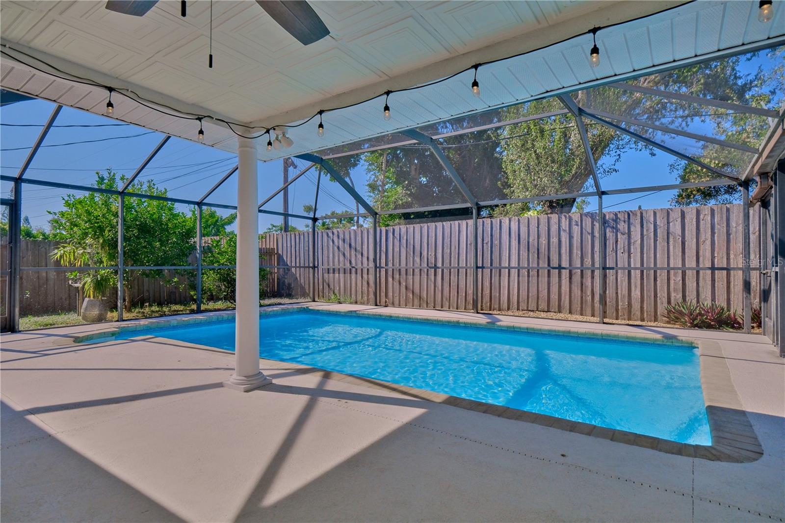 PALM LAKES - Residential