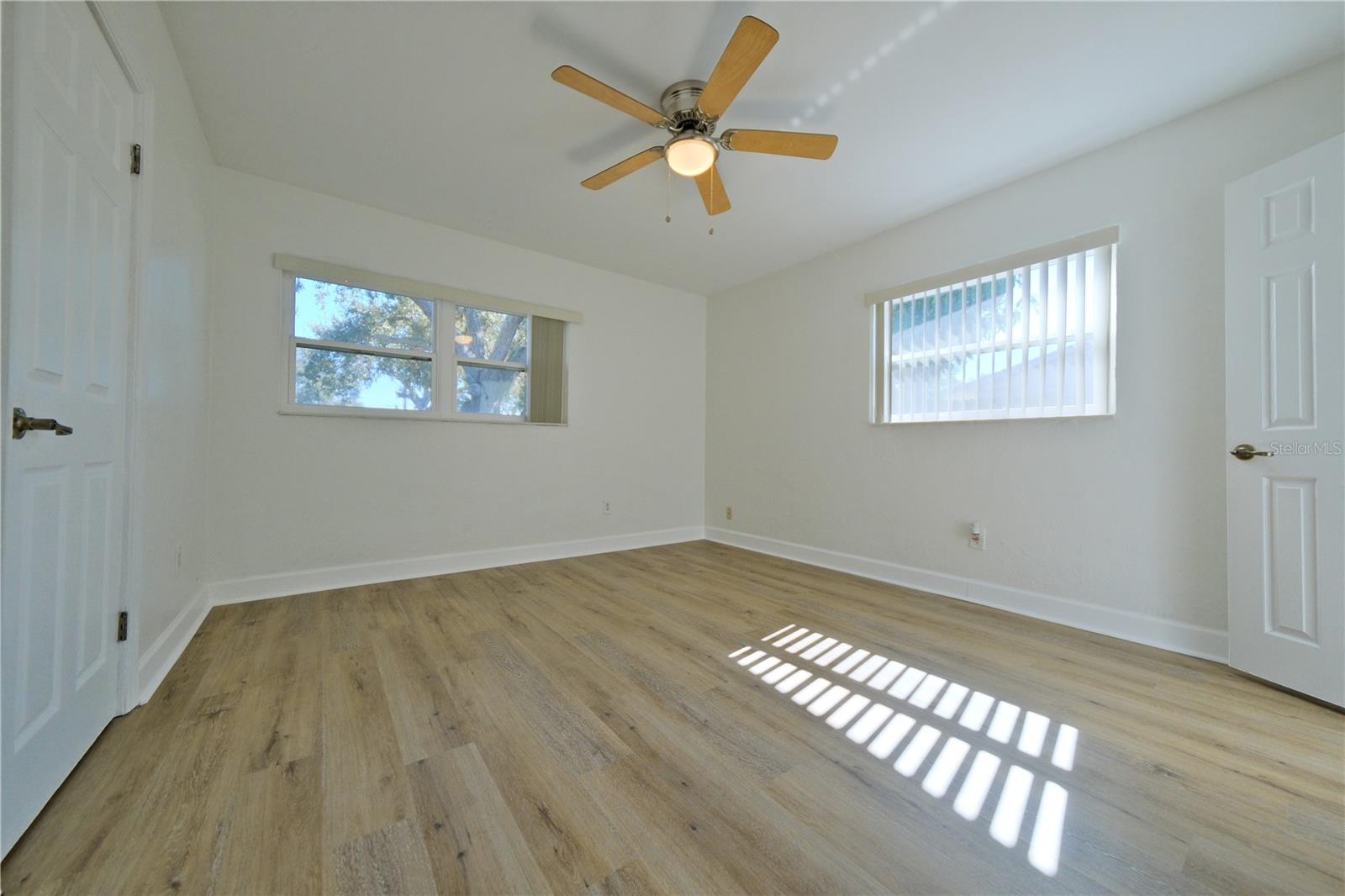 PALM LAKES - Residential