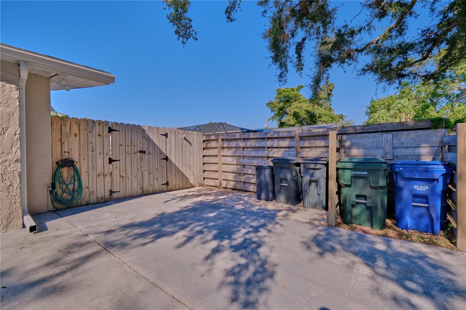 PALM LAKES - Residential