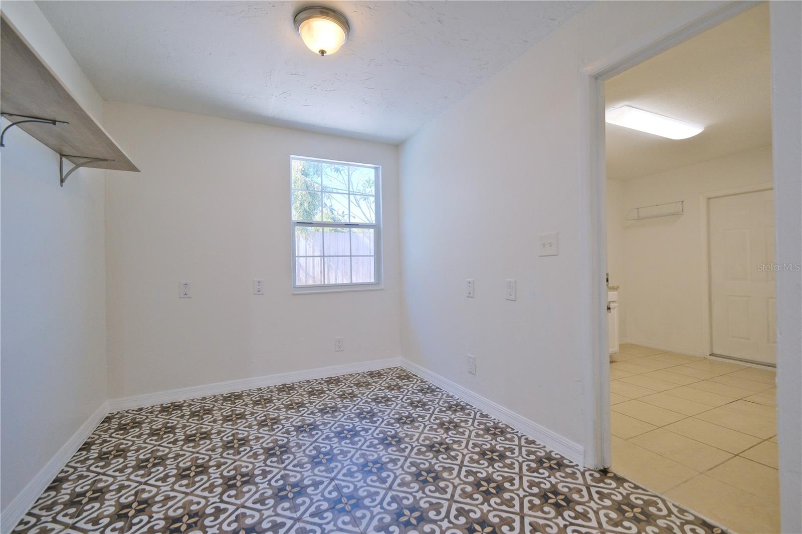 PALM LAKES - Residential