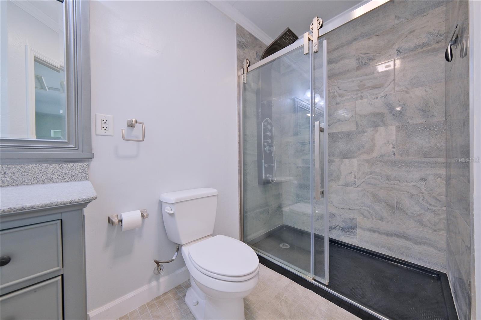 PALM LAKES - Residential