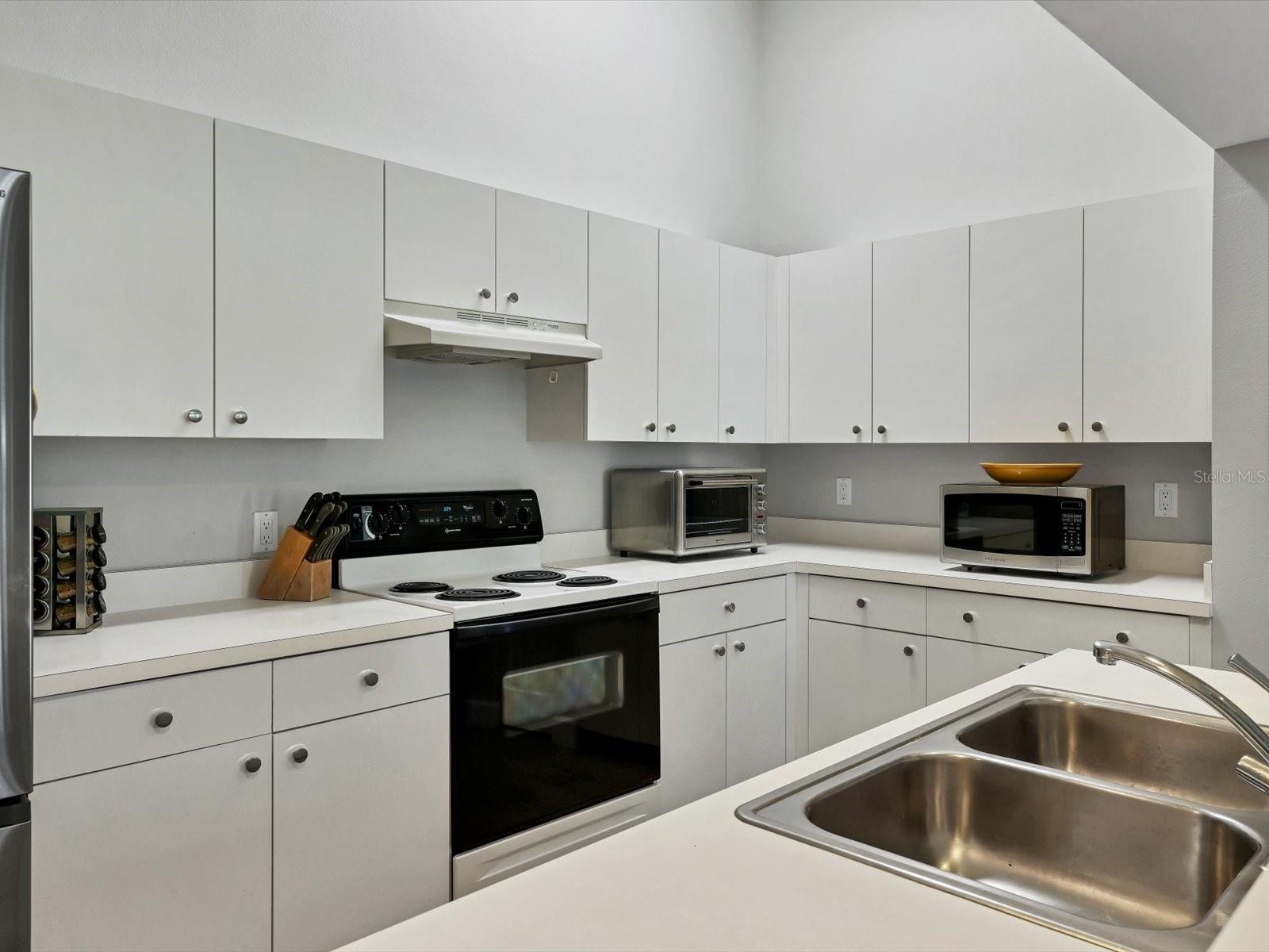 PINEHURST VILLAGE SEC 2 PH B - Residential Lease