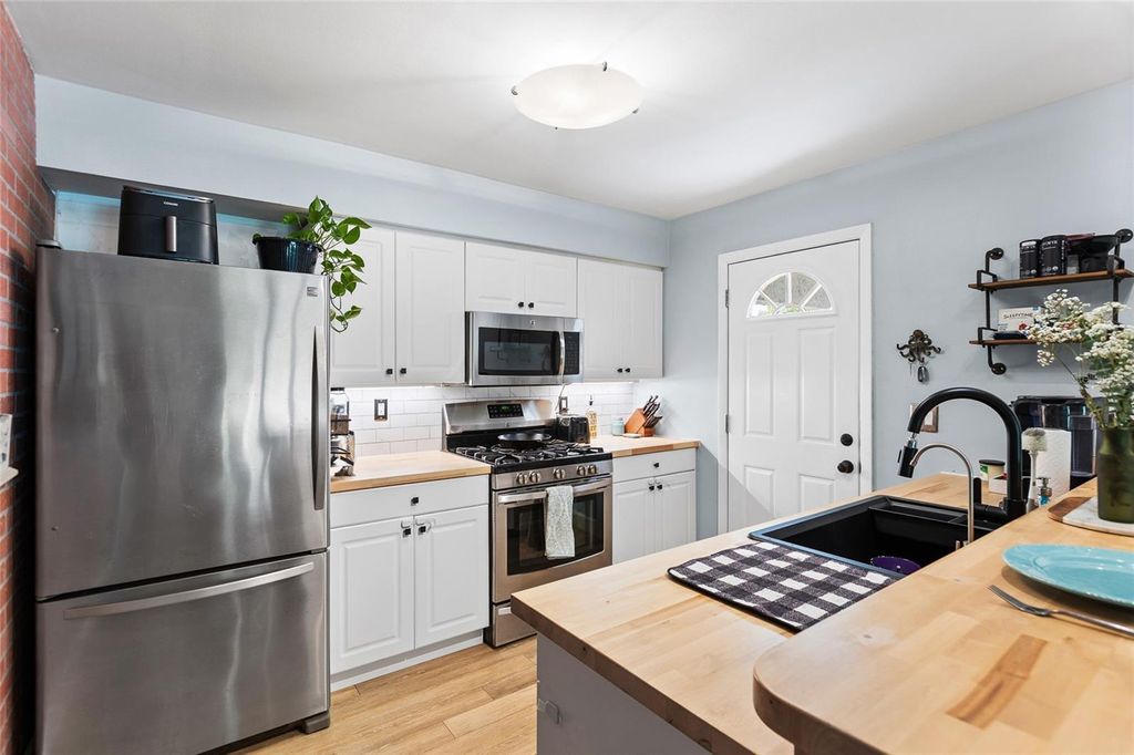 Photo of 10520 Montpelier Circle, Orlando, FL 32821 (MLS # TB8492906)