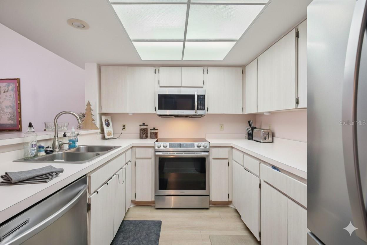 ON TOP OF THE WORLD - Residential