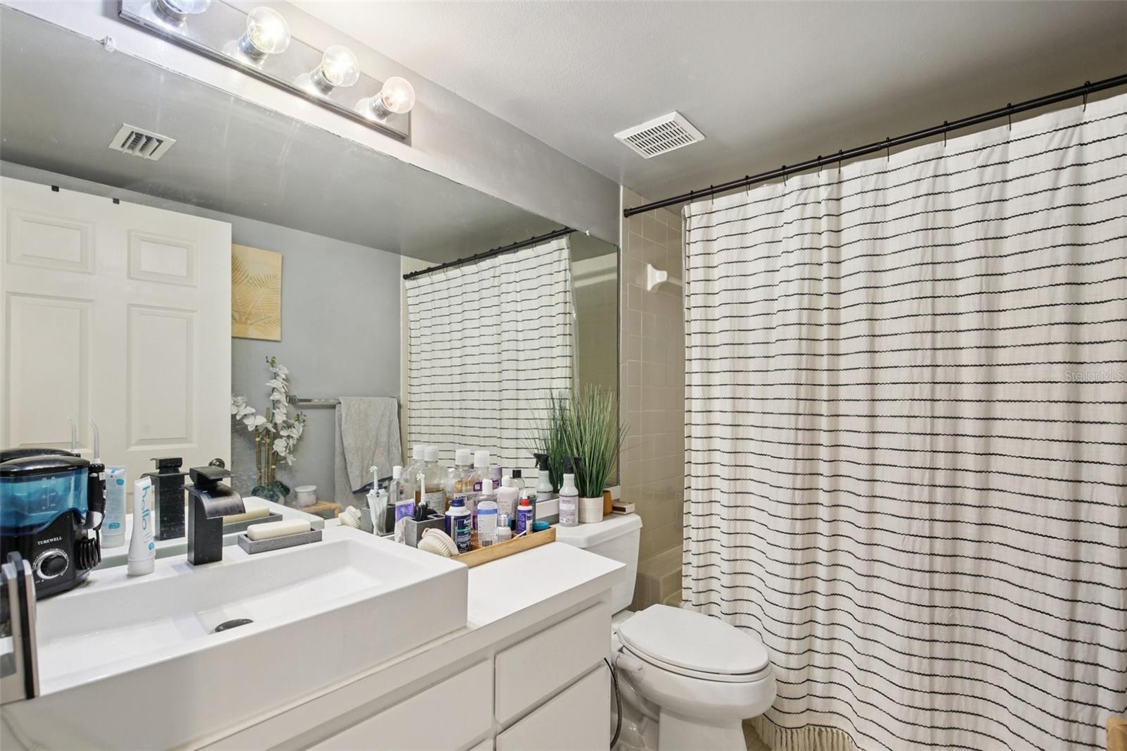 ON TOP OF THE WORLD - Residential