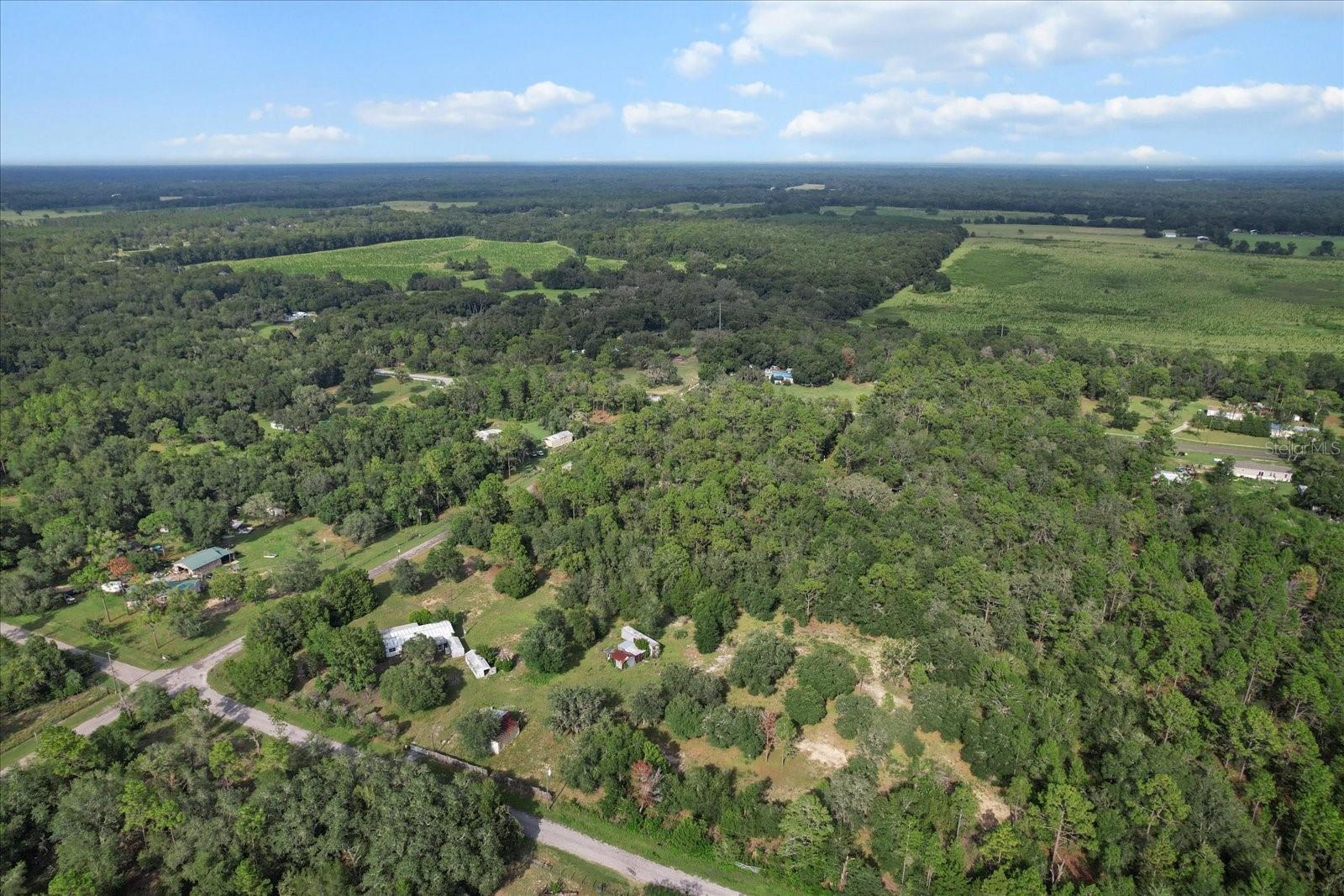 WHISPERING OAKS - Land