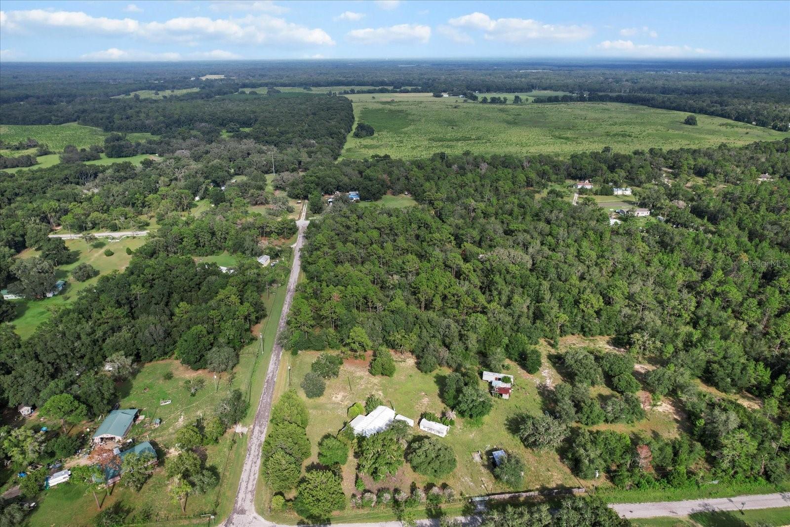 WHISPERING OAKS - Land