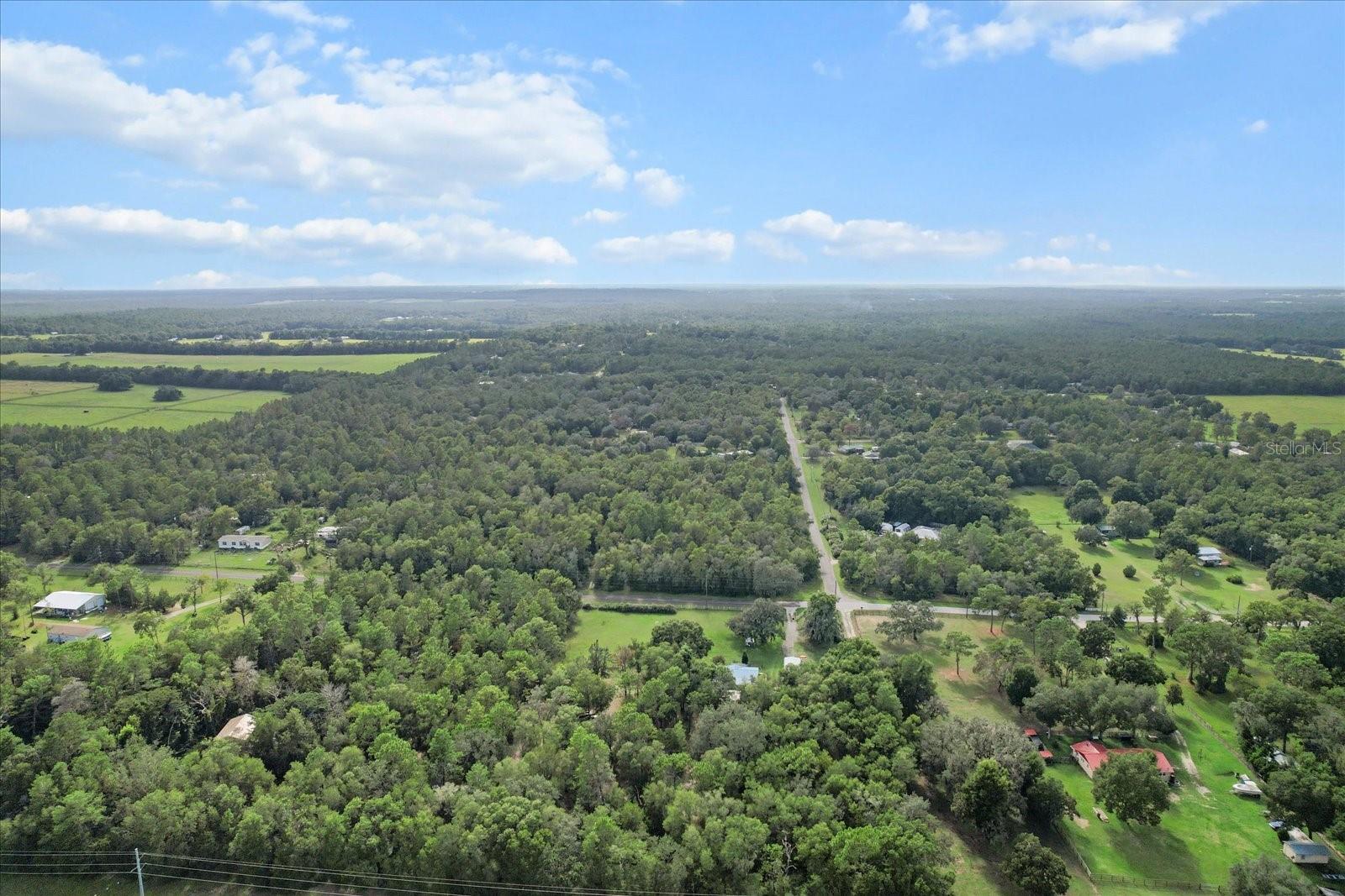 WHISPERING OAKS - Land