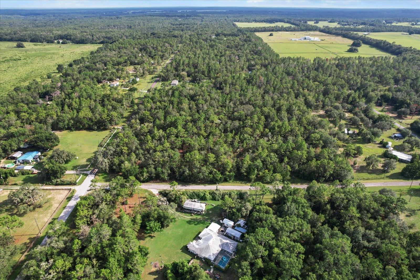 WHISPERING OAKS - Land