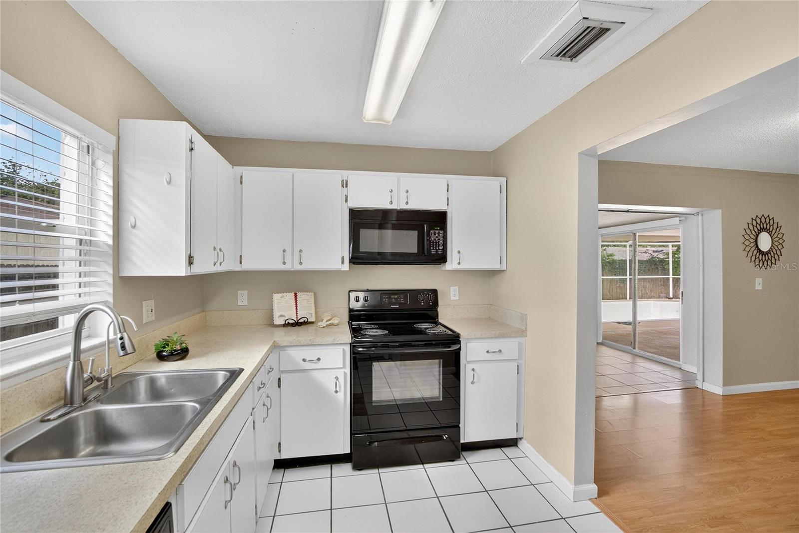 LAZY LANE ESTATES - Residential