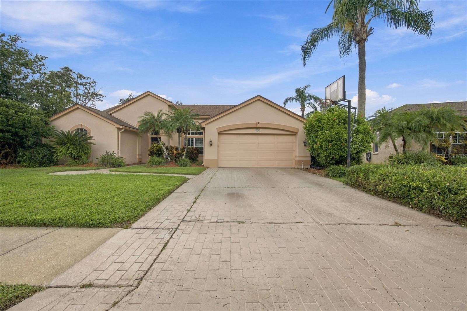 878 CENTERWOOD DRIVE