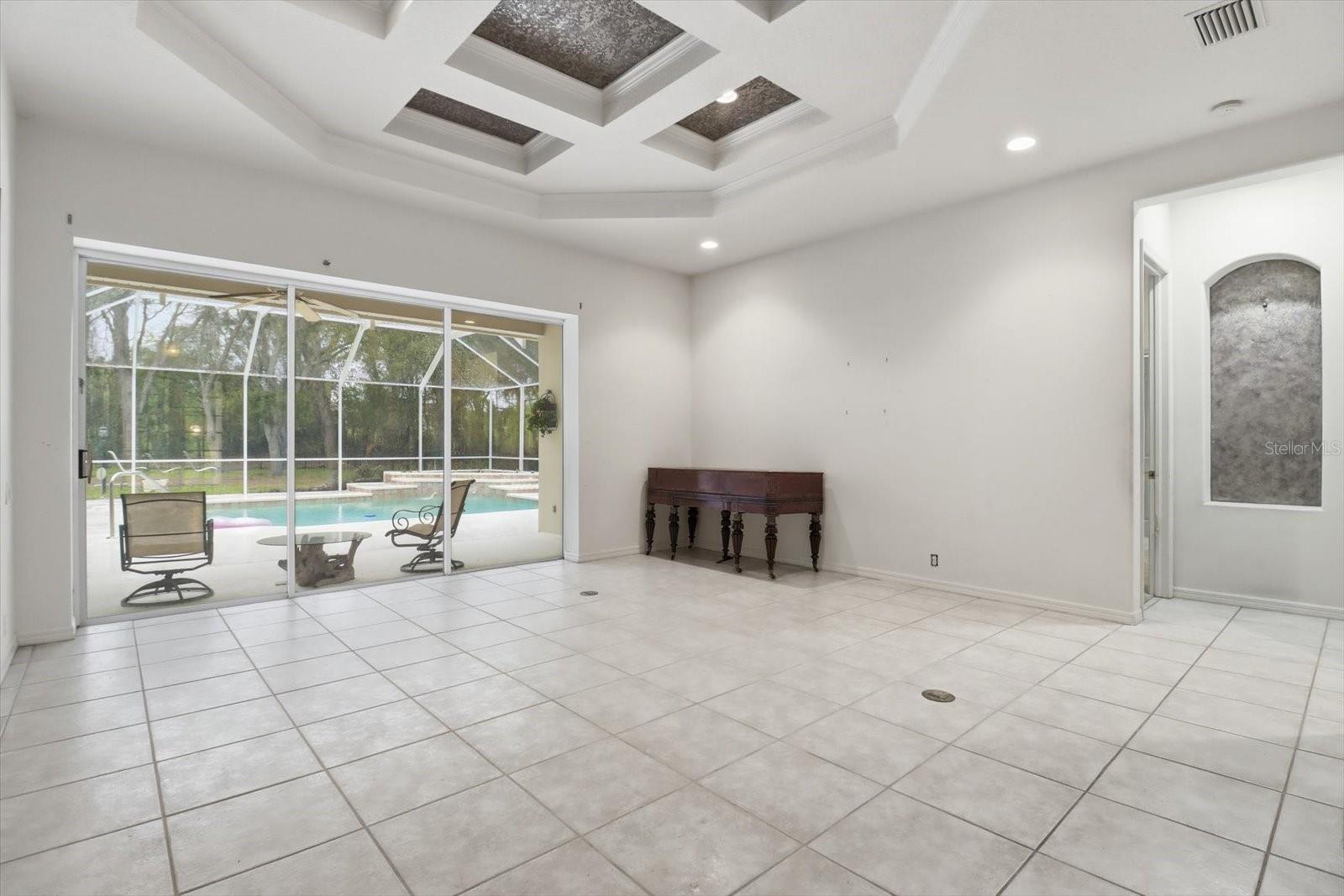 HAMPTON HILLS - Residential