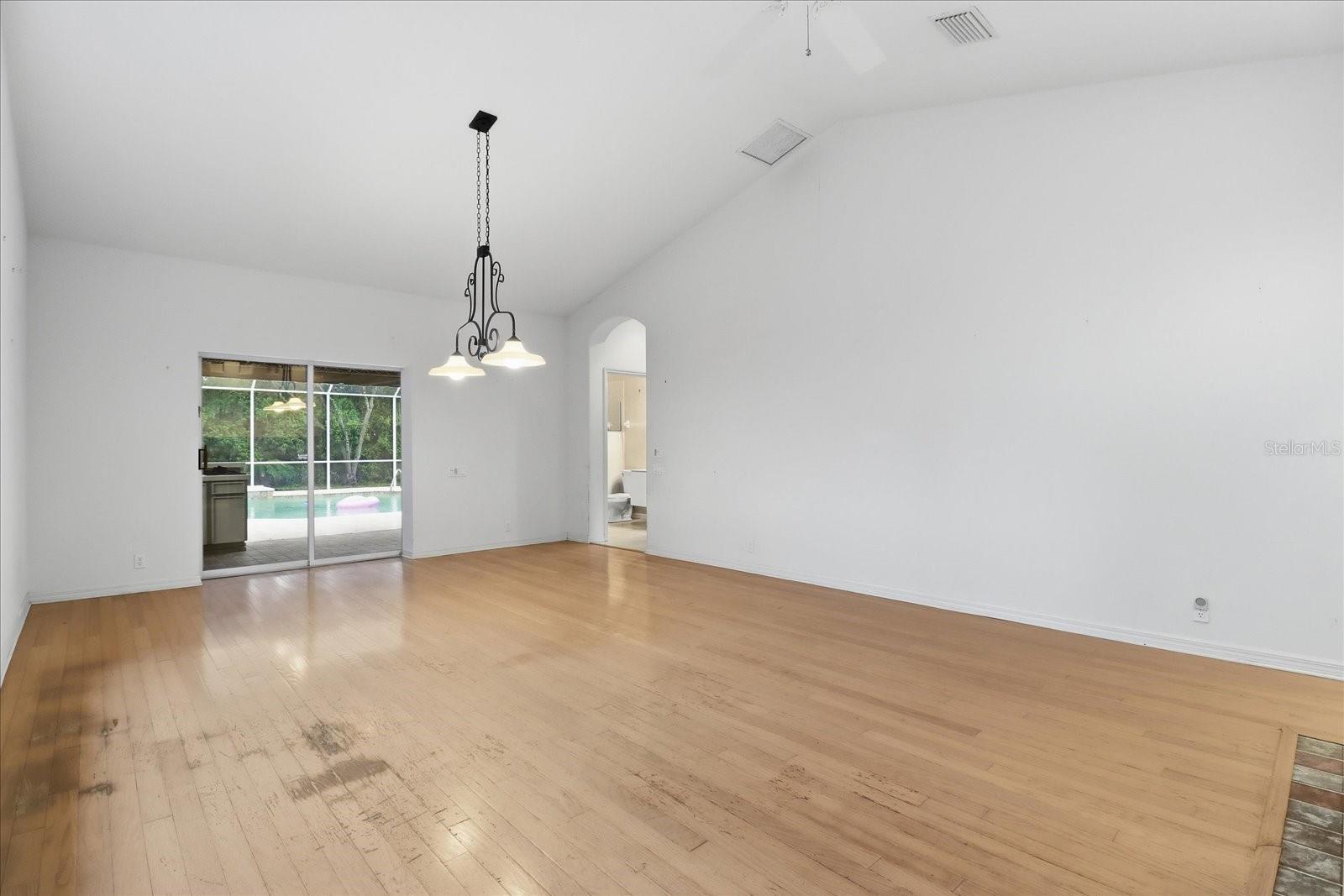 HAMPTON HILLS - Residential