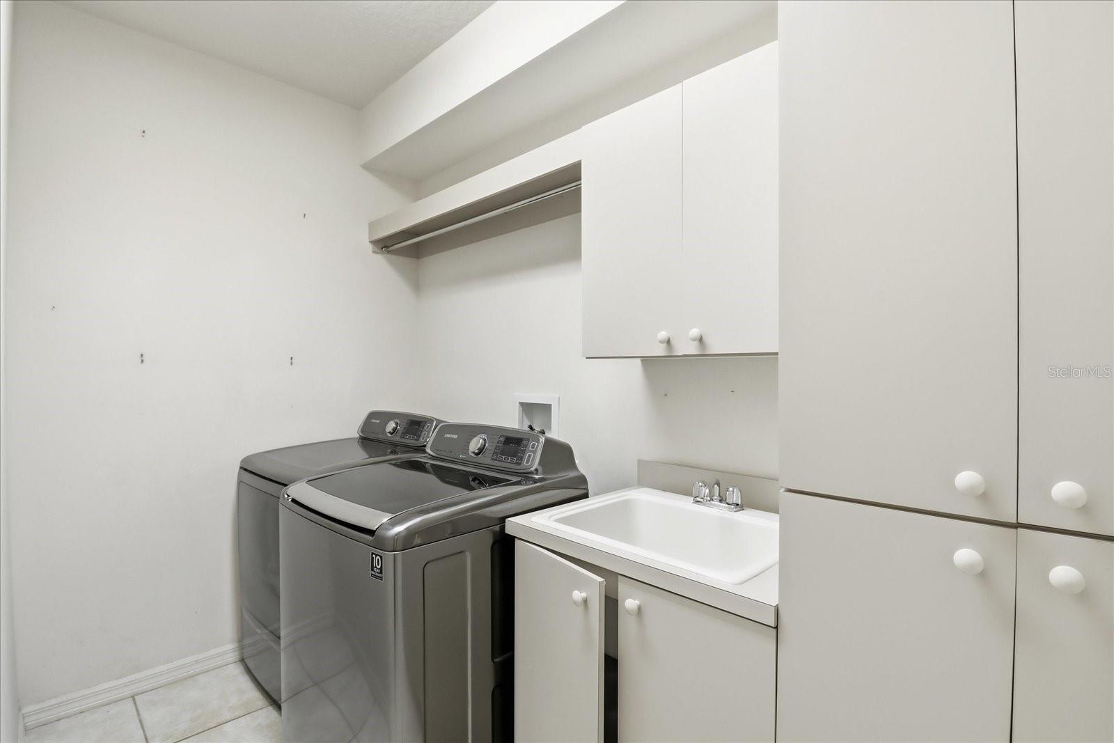 HAMPTON HILLS - Residential