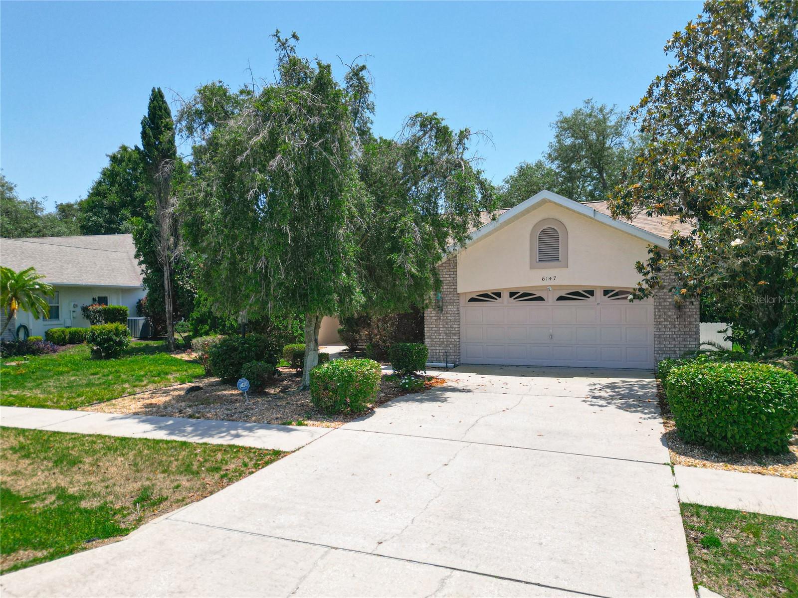 6147 N WHISPERING OAK LOOP