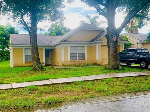 Photo of 2005 Paladin Court, Valrico, FL 33594 (MLS # TB8511970)